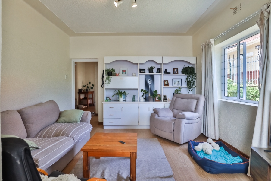 2 Bedroom Property for Sale in Vredehoek Western Cape